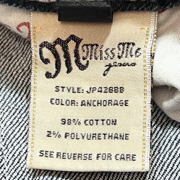 Miss Me Jean Shorts Women Size 27 Distressed Faded Washed Embroidered Studs Used - Picture 8 of 9